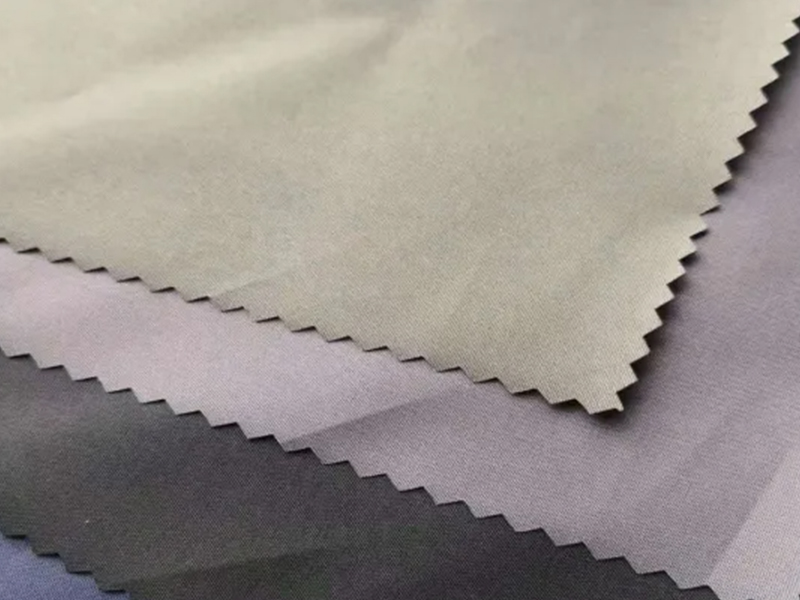 Varm! ! Vattentät polyester Pongee-tyg med PVC-belagd för regnrock