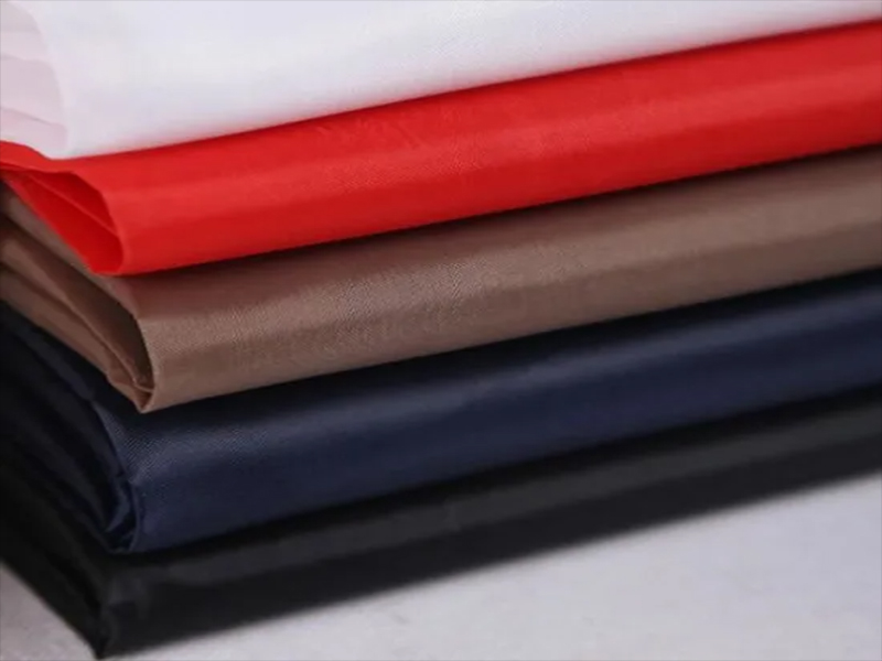 300t Polyester Taft Vanlig färgad för jackor
