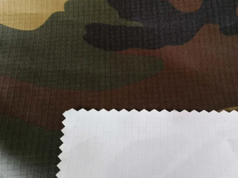 Camo Print Polyester Ripstop Taft med vit PVC-beläggning
